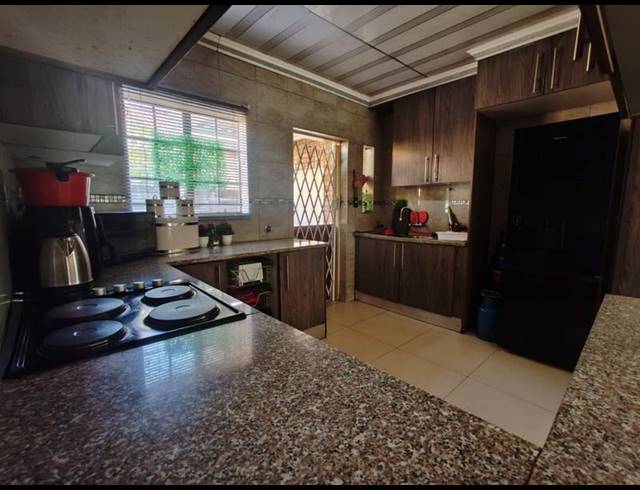 3 BEDROOM TOWNHOUSE FOR SALE IN CLAREMONT